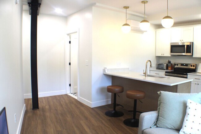 Building Photo - 110 Hotel St