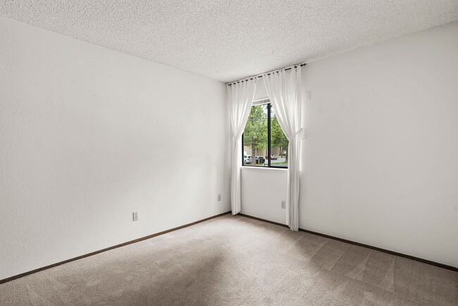 Building Photo - Incline Village: Condo - 3 Bedrooms, 2.5 Bathrooms, Garage, Walk to Lake / Hyatt / Restaurants / ...