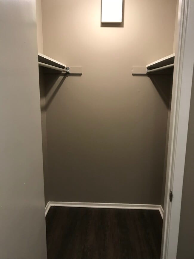 Building Photo - 548 Pin Oak Cove