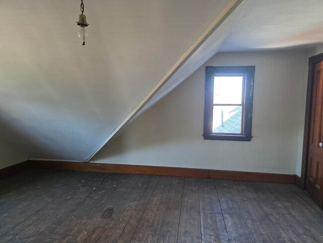 Building Photo - 231 River St