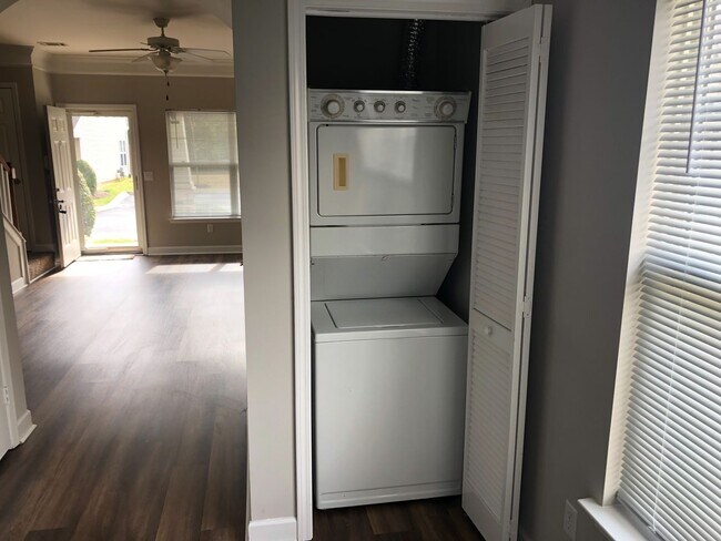 Building Photo - Nashville - 2 Bedroom Condo 2.5 Baths 37214