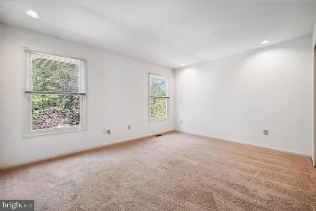 Building Photo - 10 Corlen Ct