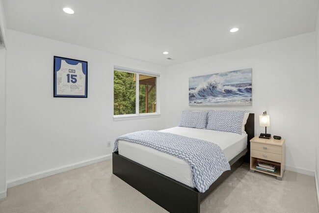 Building Photo - 5bd/2.5ba Bellevue Home