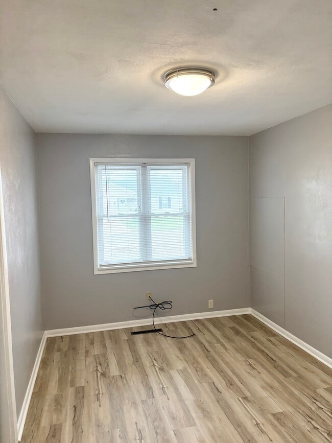 Building Photo - Birchwood Dr