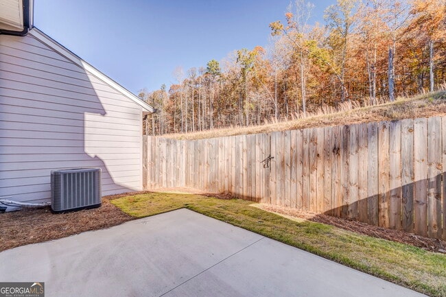 Building Photo - 77 Chateau Dr SE