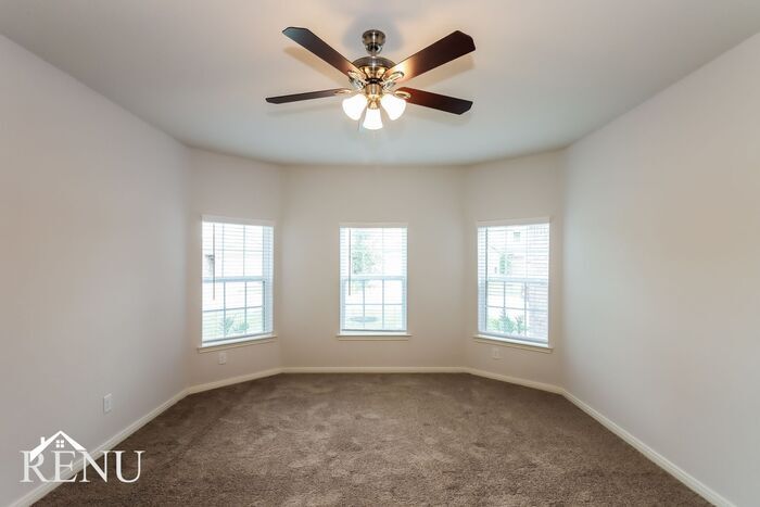 Building Photo - 10410 Sweetwater Creek Dr