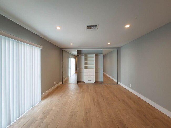 Building Photo - 6454 Gentry Ave