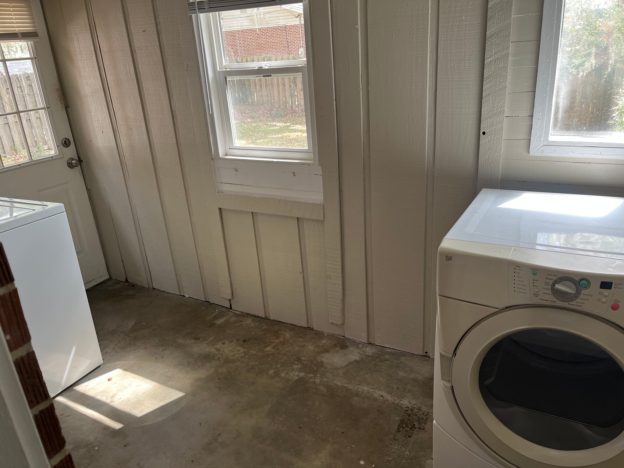 Building Photo - 813 Baker St