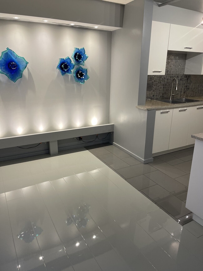 Building Photo - 234 E Bailey Rd