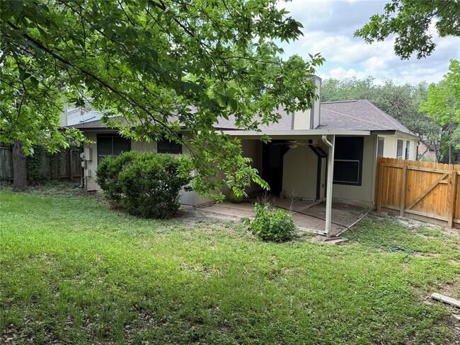 Building Photo - 709 Shade Tree Dr
