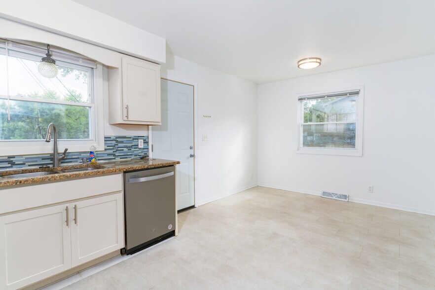 Building Photo - 1428 Josephine St