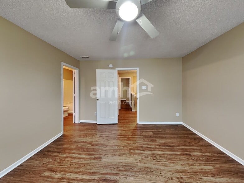 Building Photo - 10382 Fairmont Ln