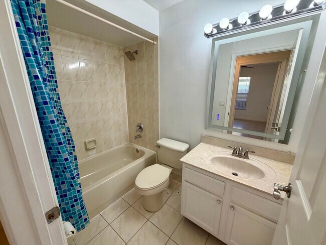 Building Photo - 1742 SW Effland Ave