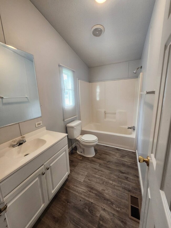Building Photo - 76 Thompson Cir