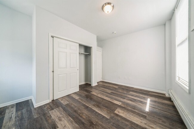 Building Photo - 309 14th St