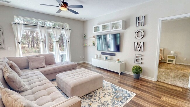 Building Photo - Spacious 4 bed, 2 bath Home with Neighborhood Amenities!