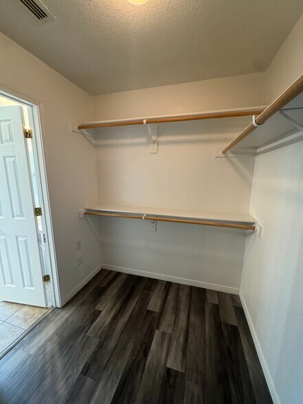 Master closet - 4301 Capri Dr