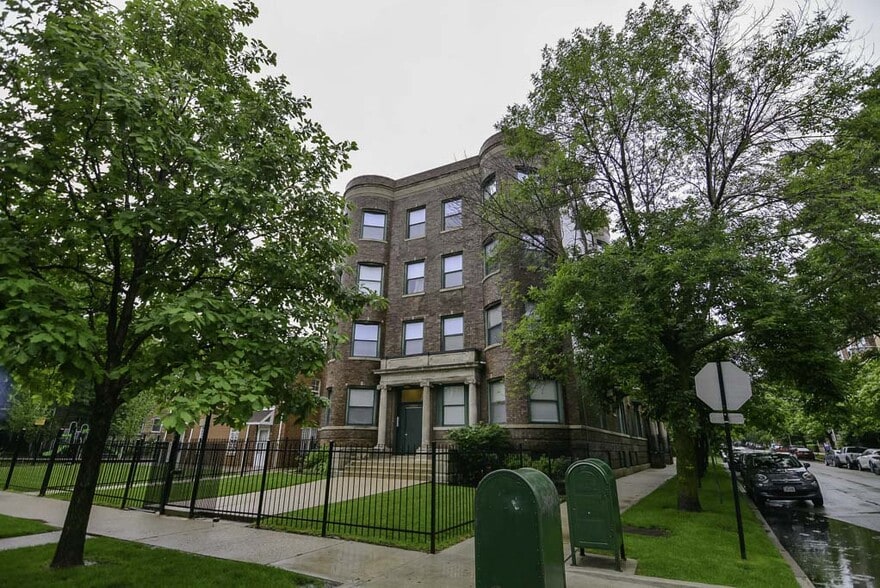 Primary Photo - 1311 W Leland Ave