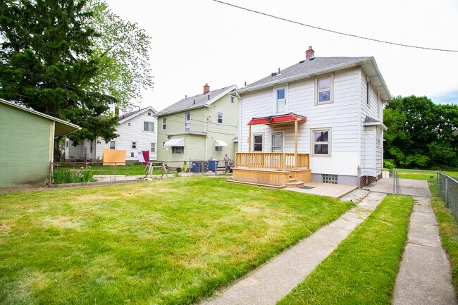 Building Photo - 472 Shasta Dr