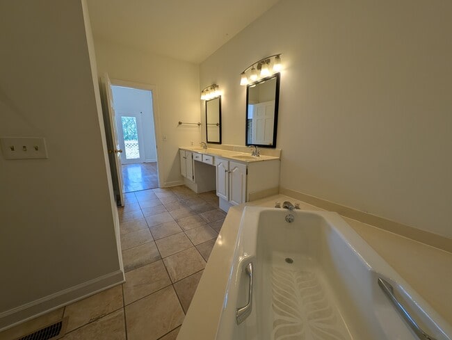 Building Photo - 407 Clairton Ct