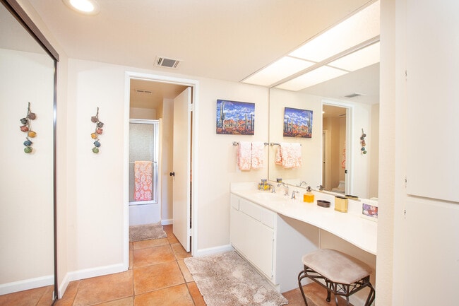 Building Photo - 500 S Farrell Dr