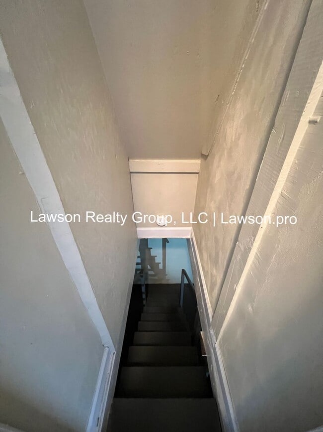 Building Photo - Three Bedroom Home - Convenient Location!