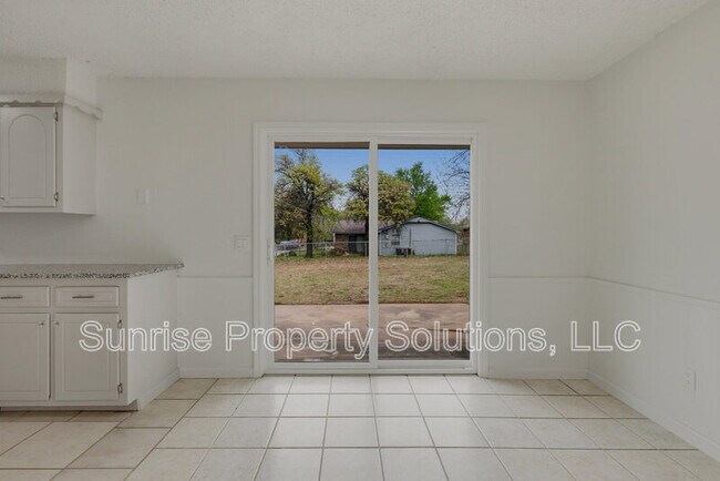 Building Photo - 9301 N Sherwell Dr