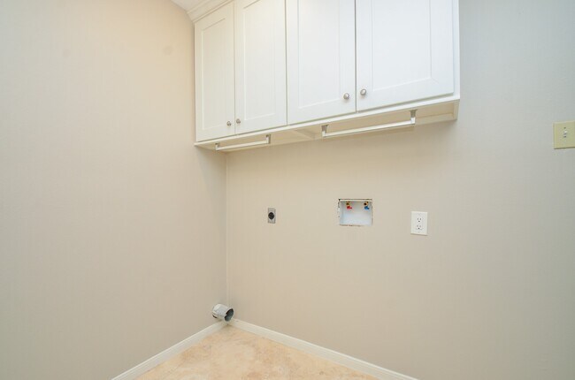 Building Photo - 3015 Bainbridge Ct
