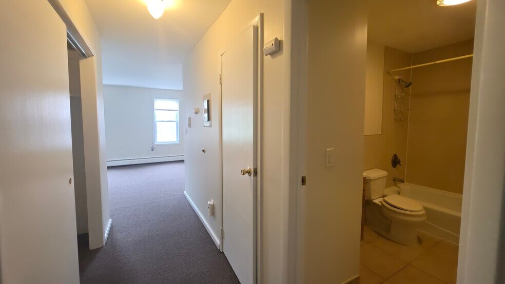 Building Photo - 77 Colgate St