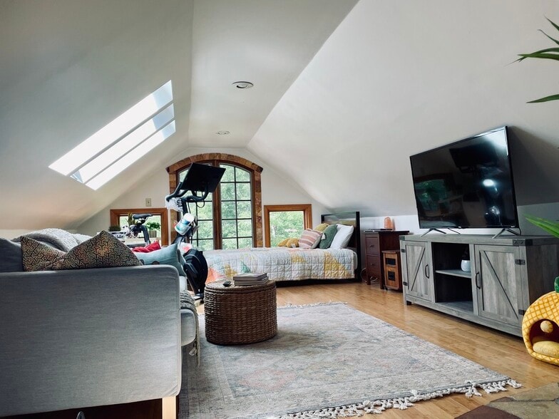 Building Photo - 1701 Taylor St NE