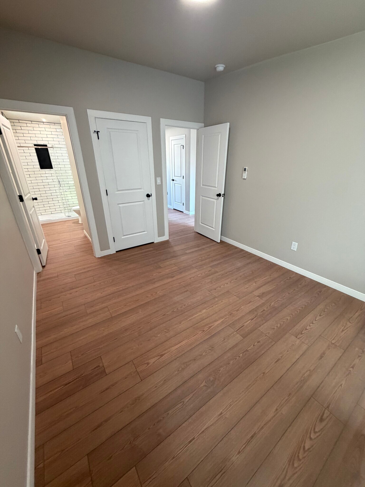 Building Photo - 833 W Stone St