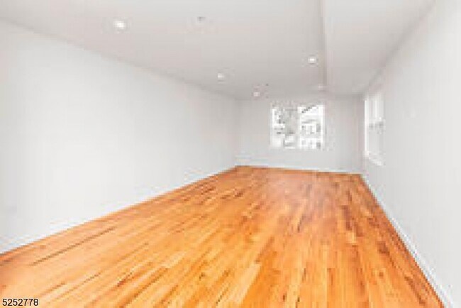 Building Photo - 125 Broughton Ave