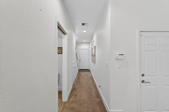 Building Photo - Charming 3-Bed Home in Sacramento with 2.5 Baths