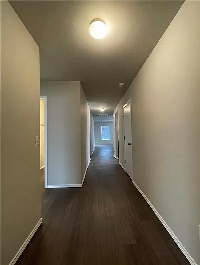 Building Photo - Beautiful 3-Bedroom Home with Easy Access ...