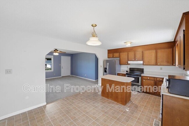 Building Photo - 1607 McFarland Dr