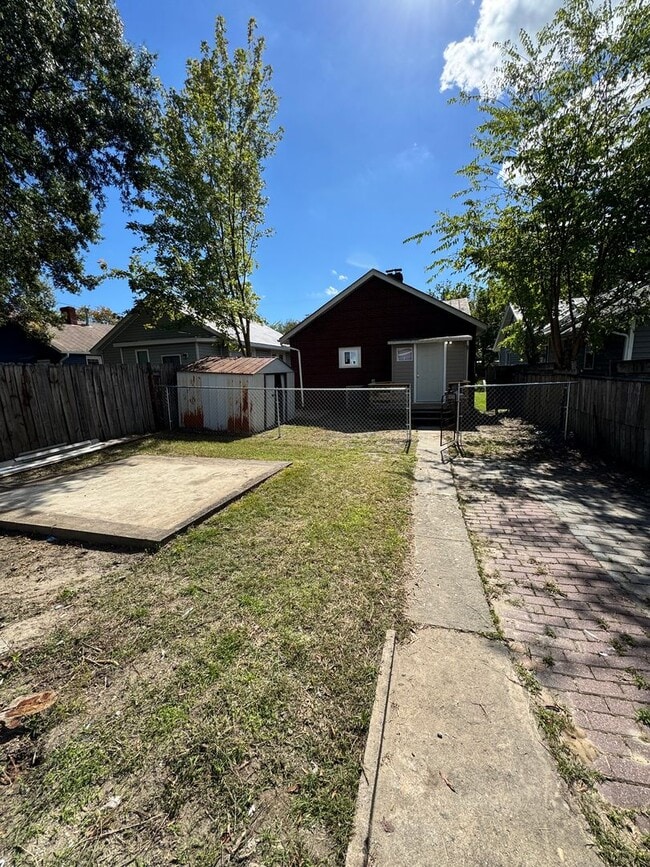 Building Photo - Beautiful 2 bed 2 bath house in Churchill