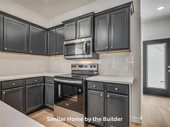 Building Photo - 916 SW D Ave