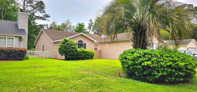 Building Photo - Spacious 2-Bed, 2-Bath Home with Modern Co...