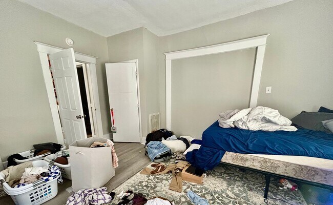 Building Photo - 5 Bedrooms for 2026-27 School Year