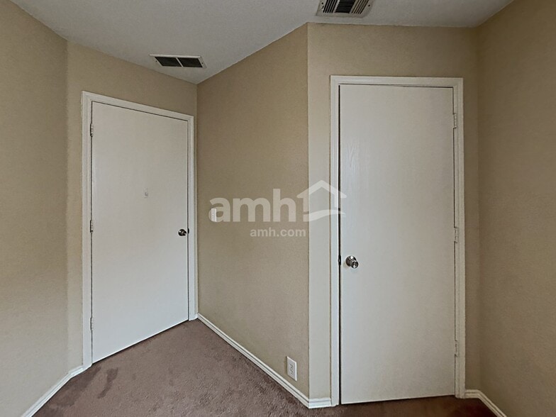 Building Photo - 2502 Quail Ridge Rd