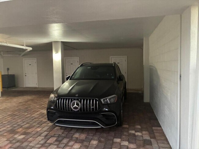 Building Photo - 1977 Gulf Shore Blvd N