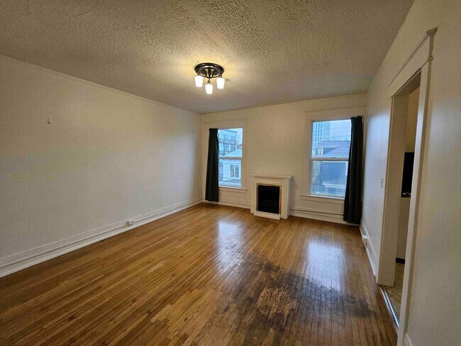 Building Photo - $500 Move-In Credit! Bright Studio Apartment with Hardwood Floors & Natural Light!