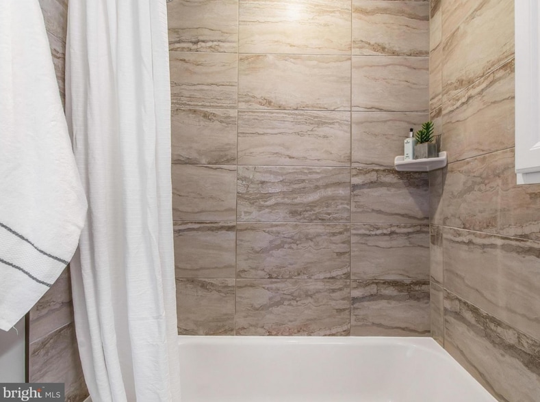 Building Photo - 1247 Penn St NE