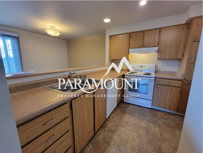 Building Photo - 2 Bedroom Condo !!!!!