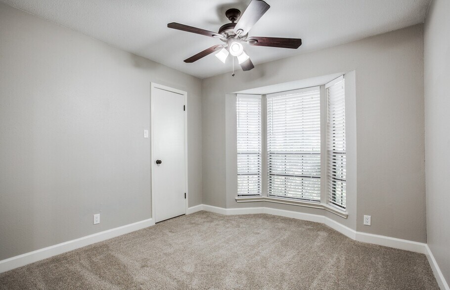 Building Photo - 6103 John Chapman