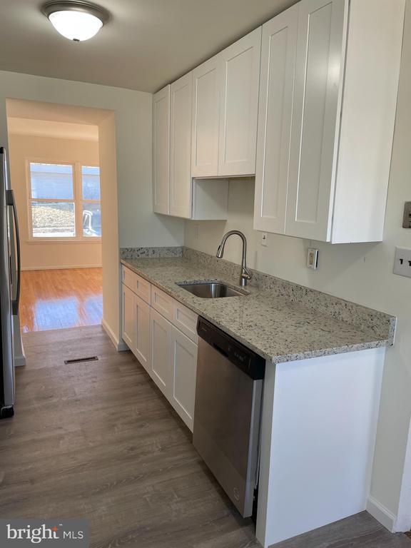 Building Photo - 28 Keith St