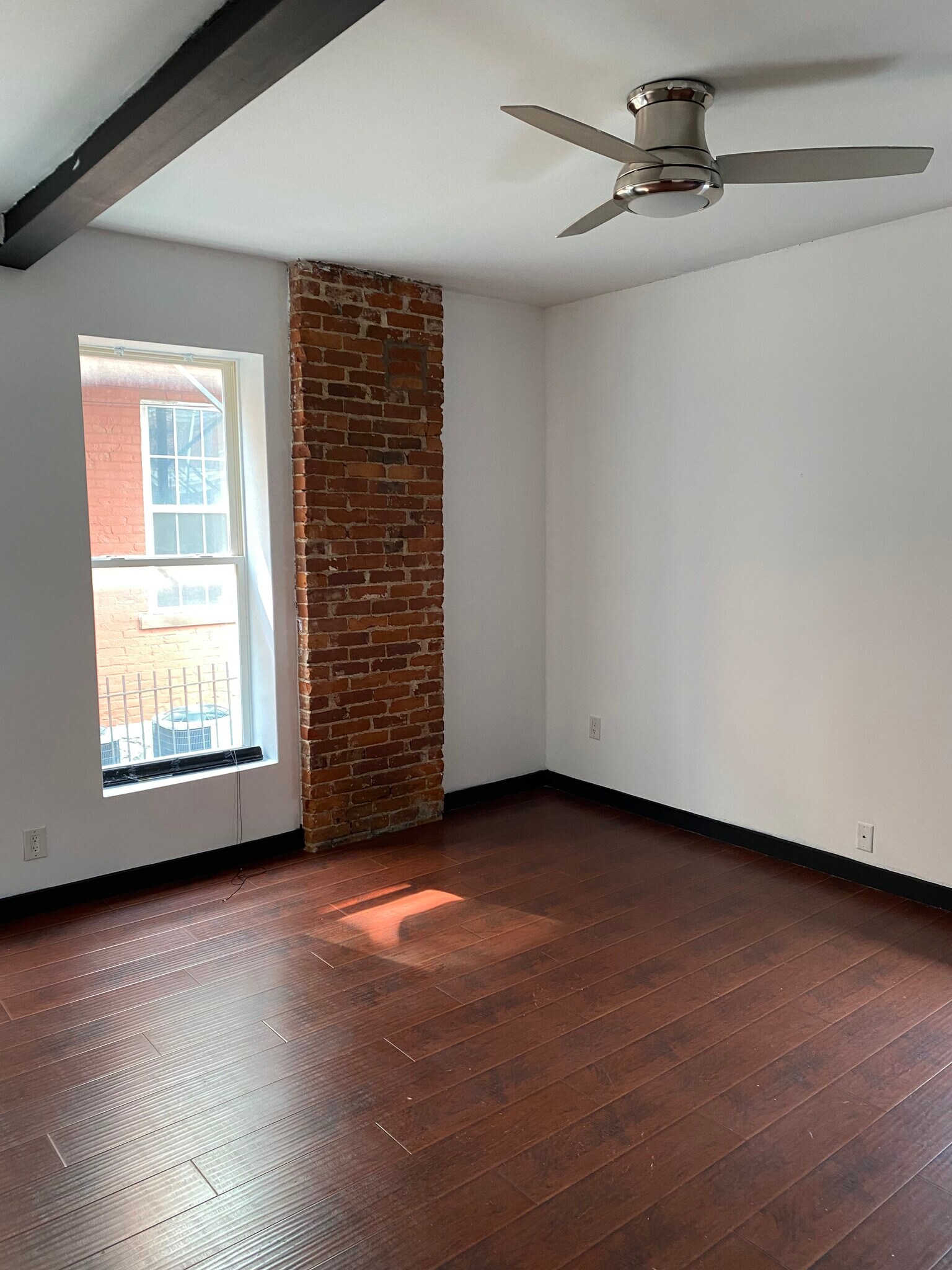 Building Photo - 874 Oak St