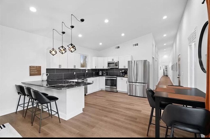 Building Photo - 22 Deer Path