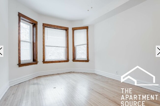 Building Photo - 3820 N Sheffield Ave