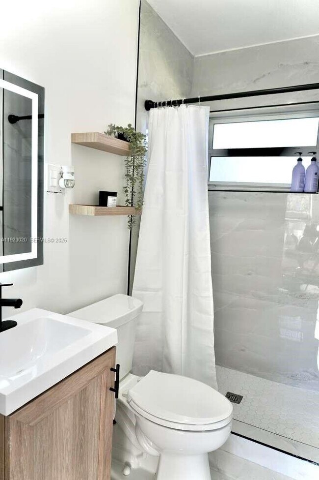 Building Photo - 1213 NW 6th Ave